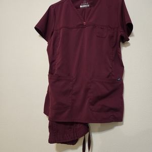 EUC Adar Pro scrub set